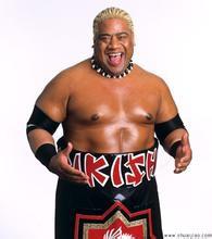 WWE中那个拿屁股拱人脸的胖子是谁 