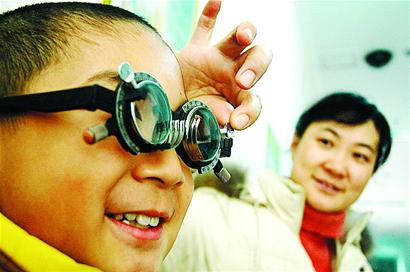 儿童近视需矫正而非治疗 