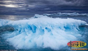 冰雪的震撼 美国摄影师捕捉冰川融化坍塌瞬间 