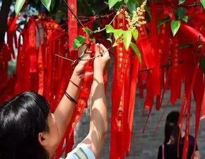 女人梦见上香跪拜(女人梦见去上香)