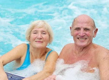 专家建议 游泳是对哮喘最好的运动,中老年人要勤锻炼