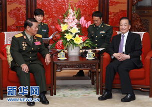 温家宝会见老挝副总理兼国防部长当斋 