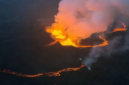 突发消息 冰岛火山爆发 40000多次地震后迎来了终极boss