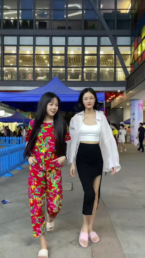 这两种穿衣风格的女孩子,你们更喜欢哪一种呢 