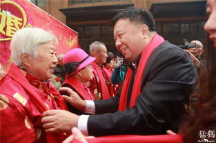 郑州23对老人集体庆金婚 最长婚龄72年