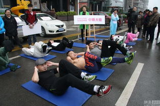 长沙市民穿卡通睡衣睡大街迎 世界睡眠日 