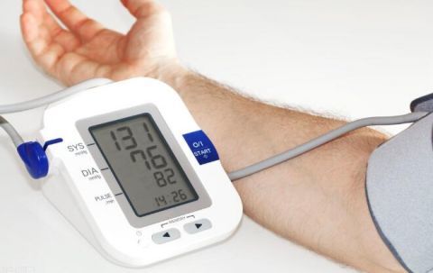 量血压是左手还是右手 医生提醒 在家测血压做好这2点才准确