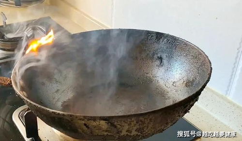 铁锅,锅底黑垢油污多怎么去除 教你一招,铁锅立马变新锅