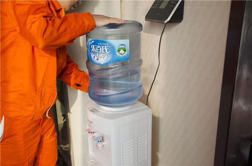 你家饮水机很脏你知道么 这样清洗才能喝上健康水 