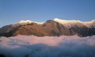 解放军发布轰炸机照片泄露天机 背景竟疑似台湾山脉