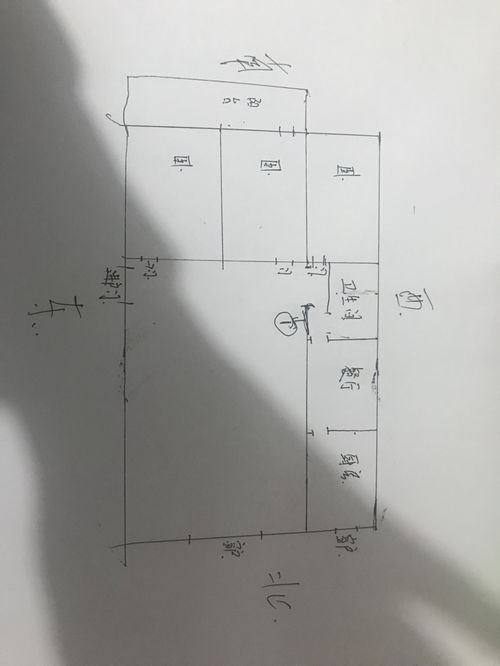 画的不好,大家见谅 我想请教一下这个房型在客厅里,关公挂像和鱼缸能不能一块摆放 