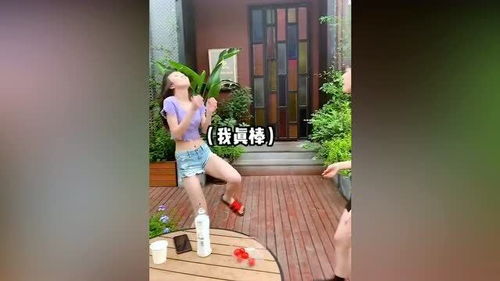 搞笑合集 女孩子长得太漂亮,原来真的会招蜂引蝶 