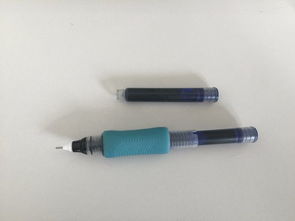 这个钢笔墨囊要怎么开 第一次用 