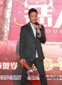 吴镇宇调侃郑中基不是喜剧演员 是个很帅的歌手 