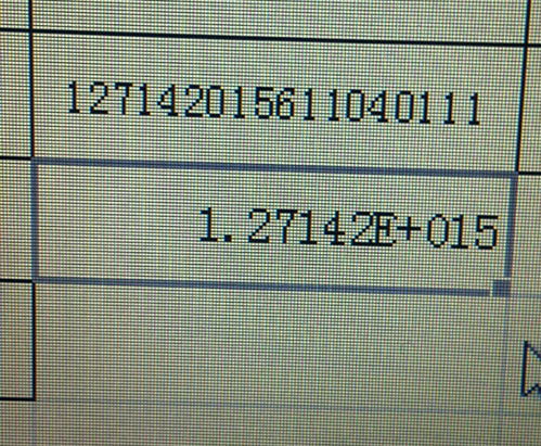 Excel上这个怎么弄成数字 好长一串数字发上去就变成乱七八糟的东西了 