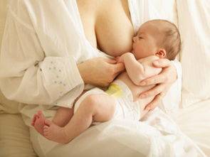 婴儿吃奶呛到，两个月的宝宝喝母乳呛到呼吸正常