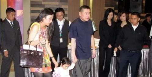 刘銮雄刚做完换肾手术,甘比就立刻怀孕,难怪她能分到千亿家产