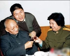 毛东东是主席唯一重孙,不仅长得像,还在主席诞辰110周年出生