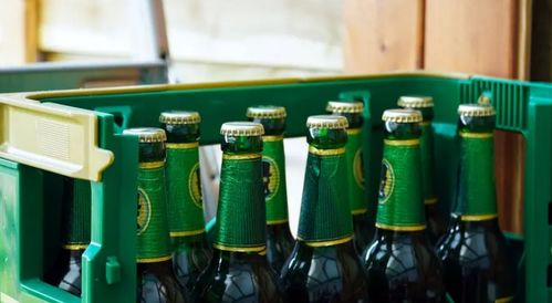 为什么国产啤酒都是绿色瓶子