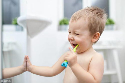 宝宝第一颗牙就要刷牙,日常3招让宝宝爱上刷牙,图解正确刷牙法