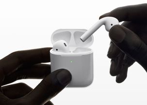 AirPods 二代来了,延迟更低,多了无线充电和 Hey Siri