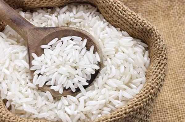 买大米时,是选散装的还是袋装 员工透露 这种大米自家都不吃