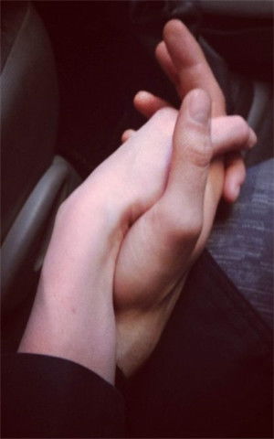 浪漫情侣牵手图片只有手真实的 唯美幸福的情侣牵手图片