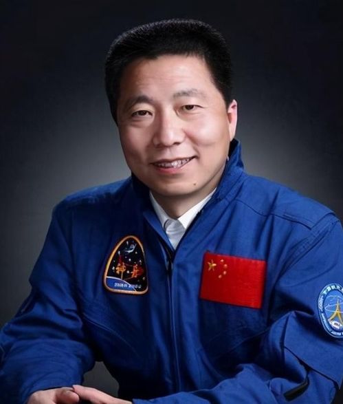 中国太空第一人杨利伟 濒死26秒返航的背后,是妻子离职和女儿离世