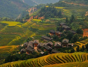 梦见和朋友一起去爬山(梦见和朋友一起去爬山的路上)