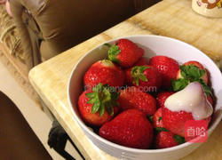新鲜草莓炼乳吐司的做法