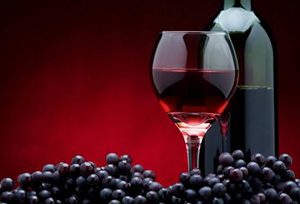 白葡萄酒和红葡萄酒的区别？白干葡萄酒和红干葡萄酒的区别