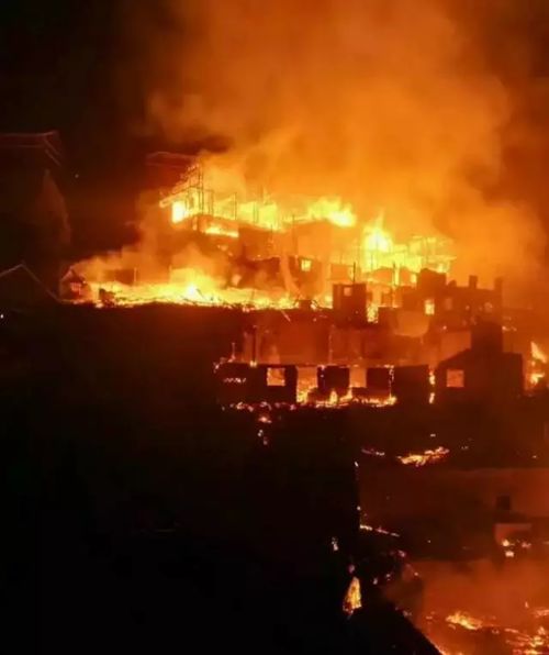 柳州三江今晨突发大火 10栋房屋烧成废墟,现场发现2具尸体 