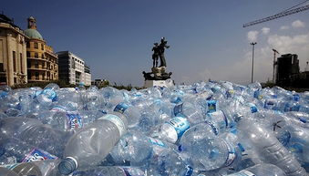 首都垃圾堆成山 民众喊话黎巴嫩政府 你很臭