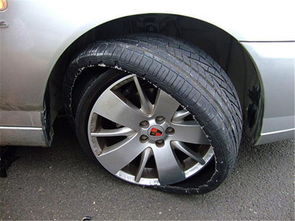 高速公路的 坑 造成轮胎报废,如何索赔