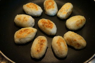 土豆米饭香菇团子的做法