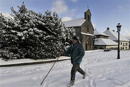 欧洲多国遭大风雪突袭 多地交通陷入瘫痪