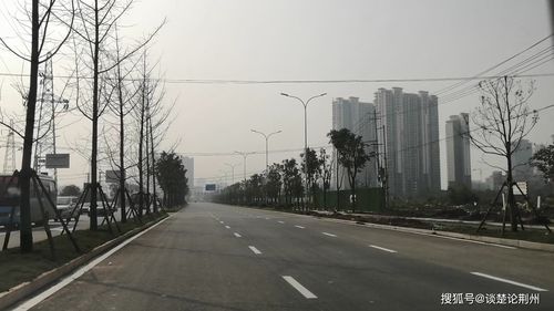 荆州道路红线并不窄,为何主路却不宽呢 或许是2个因素决定