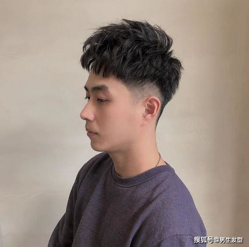 男士自己发型怎么弄好看(男生该怎样自己剪头发)(男生发型自己做)