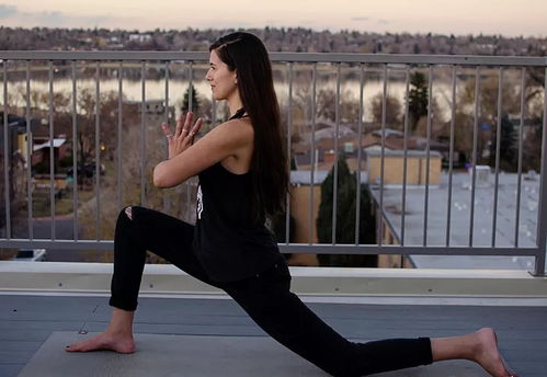 7个瑜伽开髋体式,每天练习唤醒骨盆能量,让你越来越年轻