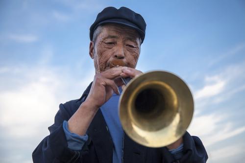 乐器流氓 唢呐 伴着你出生,伴着你死亡,迁坟没准还得用