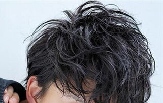 男生头发比较稀,烫头发会不会显得更稀疏 