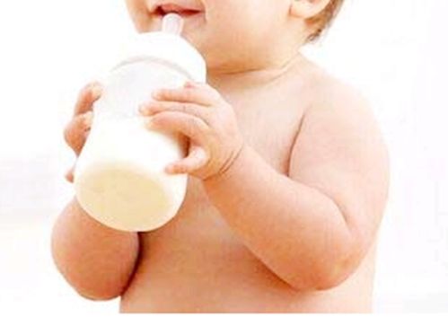 母乳宝宝长时间不吃到底要不要用吸奶器吸出来