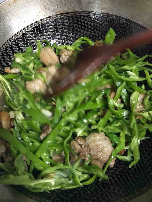 小菜园的青椒肉丝干子怎么做的,全国都爱吃的“辣椒炒肉”，凭什么会是湖南特色？