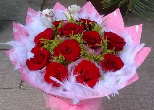 11朵粉玫瑰适合送什么人 男人送粉玫瑰代表什么意义