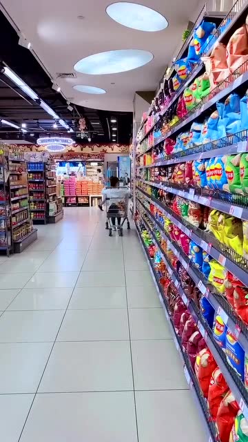 一个人出来逛超市 