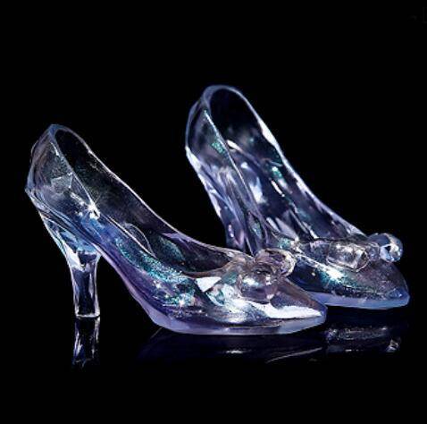 摩羯座的水晶拖鞋，摩羯座专属水晶鞋(摩羯座水晶球)