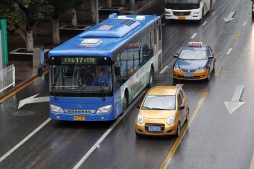 从贵阳小河区到白云区有没有直达公交车 