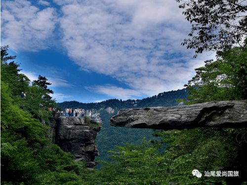 白居易关于庐山瀑布的诗句有哪些