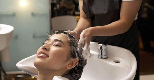 为何理发店的 洗发水 没品牌,超市中也没有卖 女生们真的该警惕了
