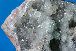 紧急求助：水晶的矿石里会不会有辐射物质